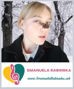 Songwriterka Emanuela Rabinska na zdjęciu z videoclipu do Chanso