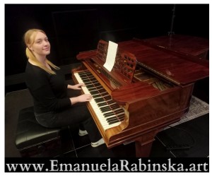 Kompozytorka Emanuela Rabinska podczas gry na fortepianie w Stud